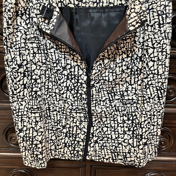 Lined skirt. Tan/Khaki with Black design. Back zipper. Back slit. - Picture 6 of 6